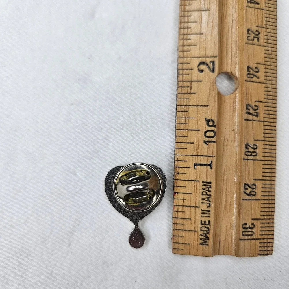Vtg 1 Gallon Blood‎ Donor Heart Enamel Pin Red White Silver Medical Lapel Badge